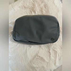 Lululemon Everywhere belt bag